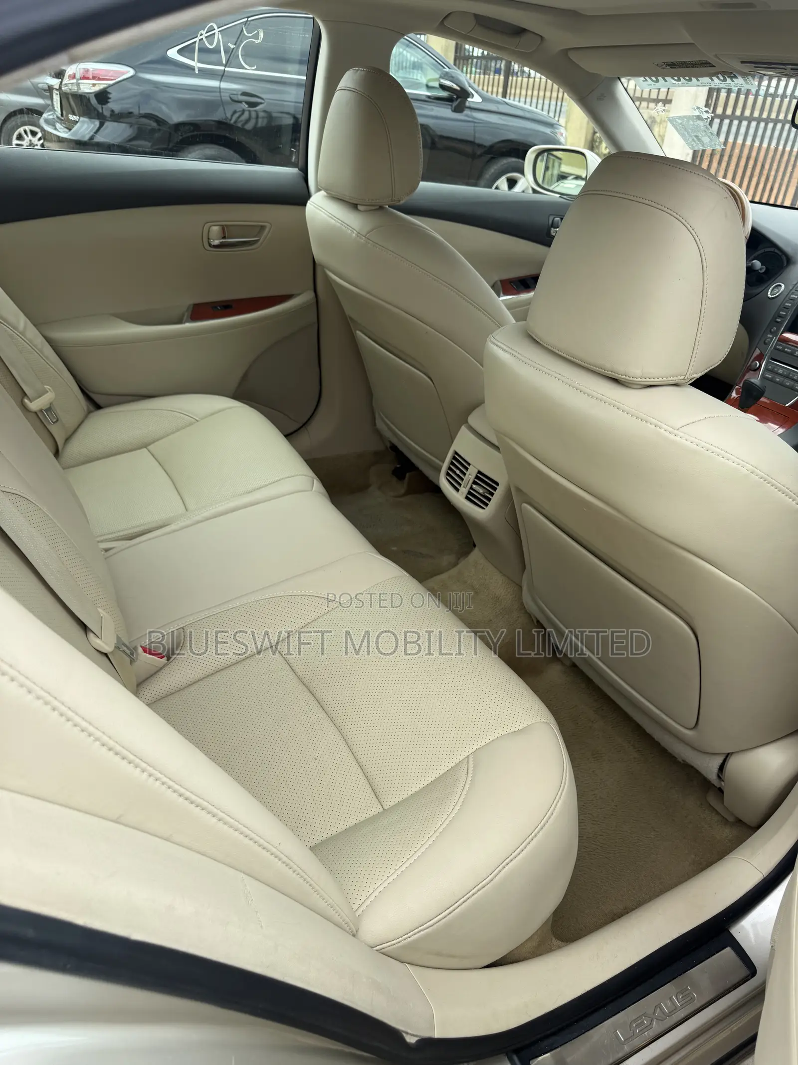 Lexus ES 350 2010 Gold