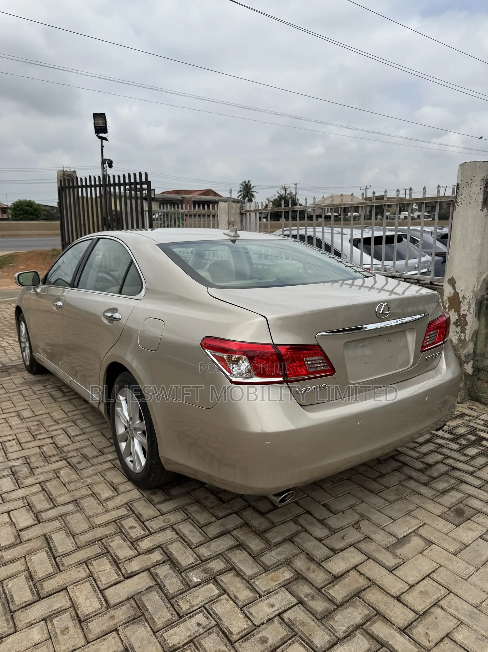Lexus ES 350 2010 Gold