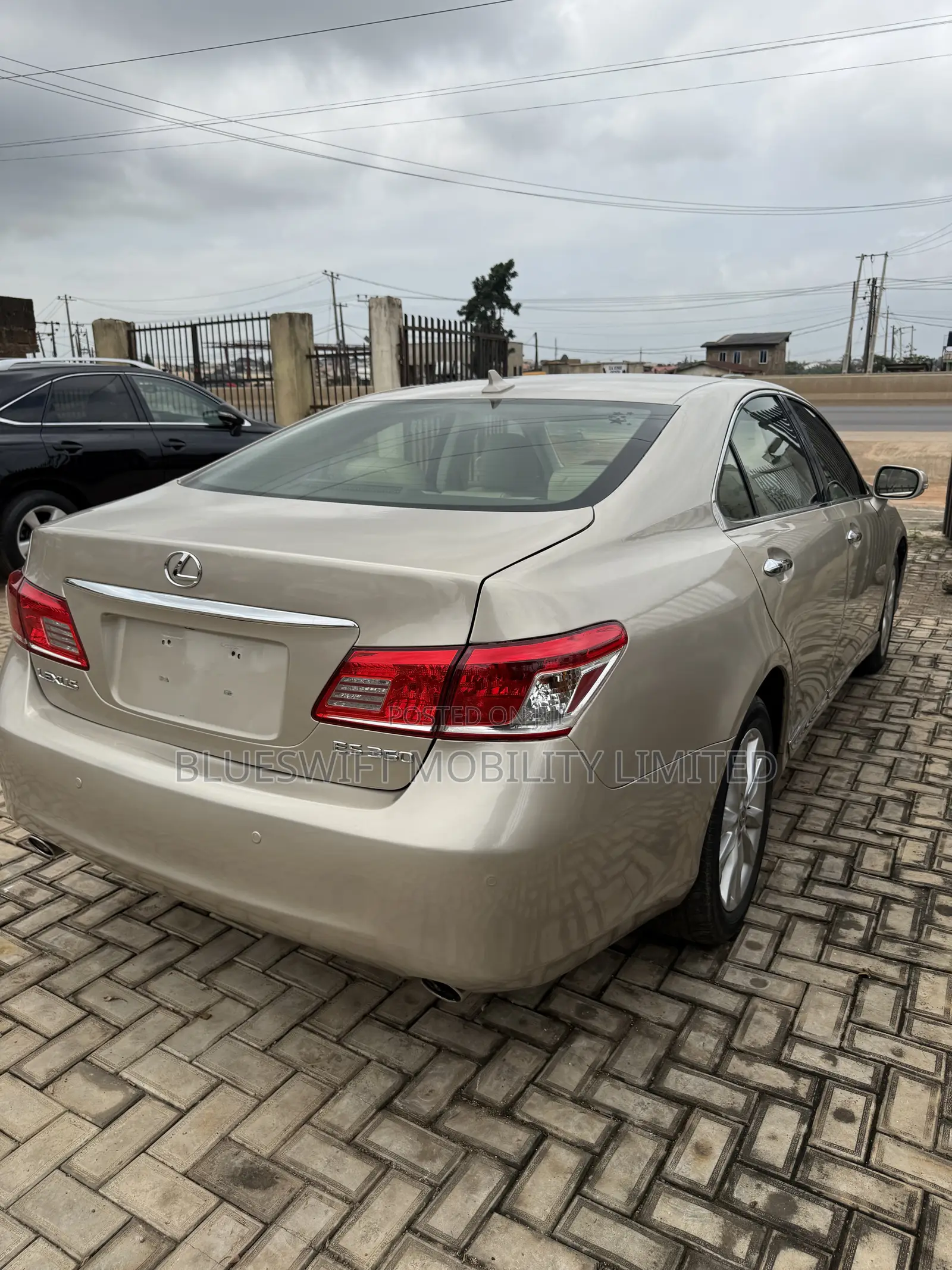 Lexus ES 350 2010 Gold