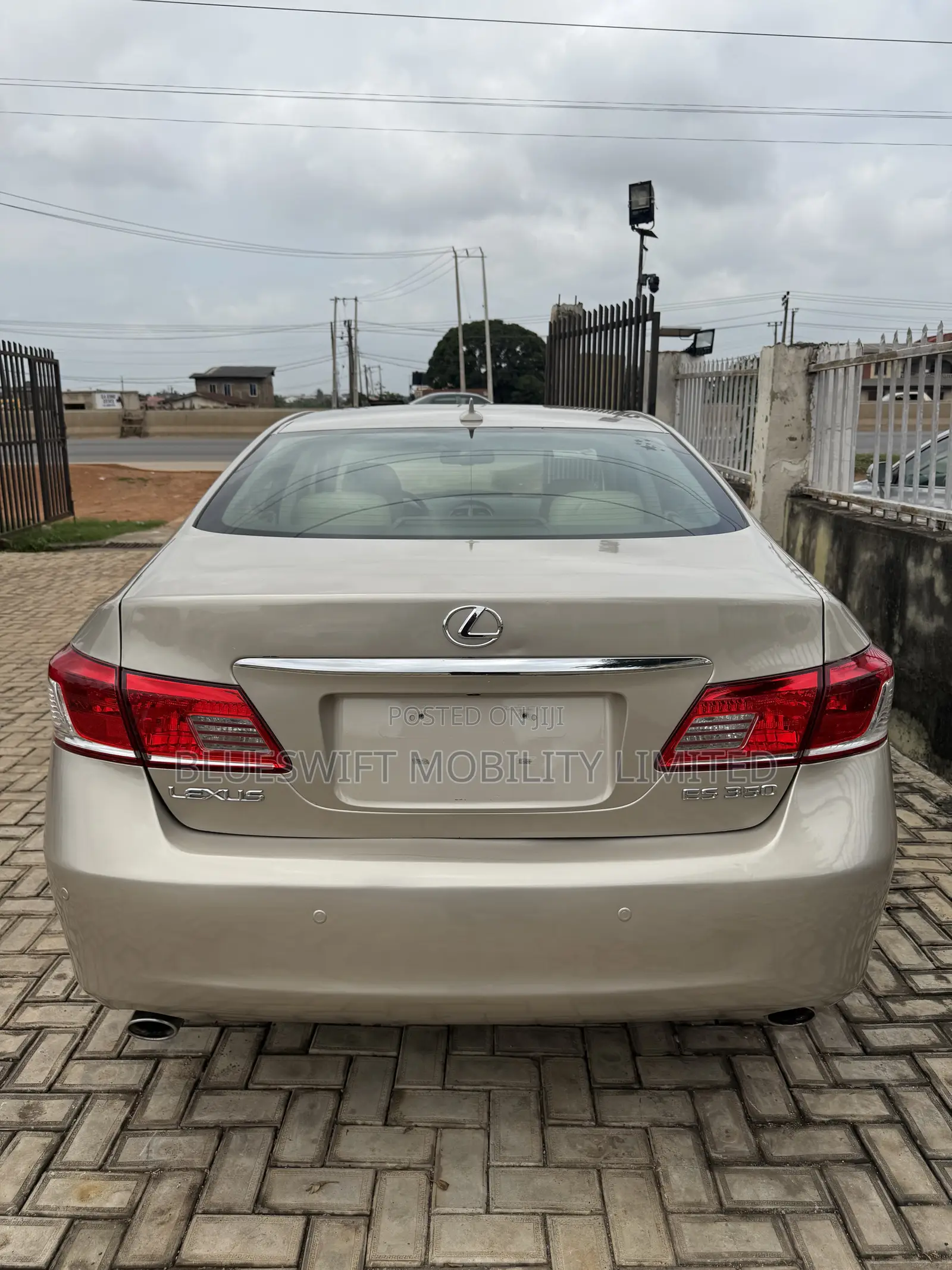 Lexus ES 350 2010 Gold