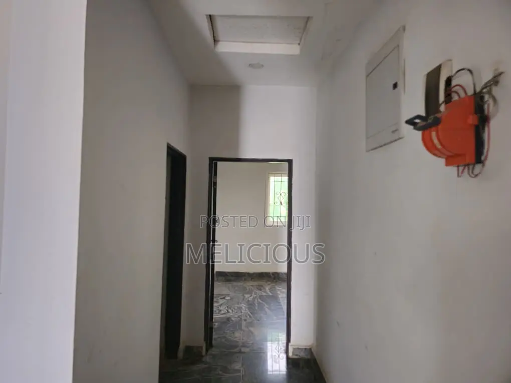 3bdrm Block of Flats in Private, Jahi for rent