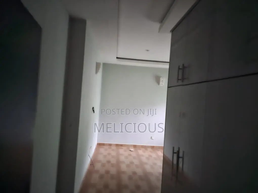 3bdrm Block of Flats in Private, Jahi for rent
