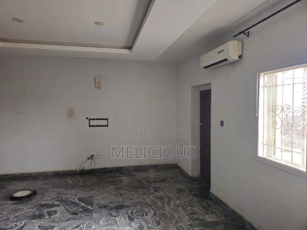 3bdrm Block of Flats in Private, Jahi for rent