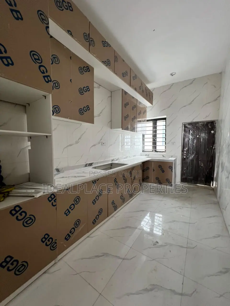 4bdrm Townhouse/Terrace in Ikota for sale
