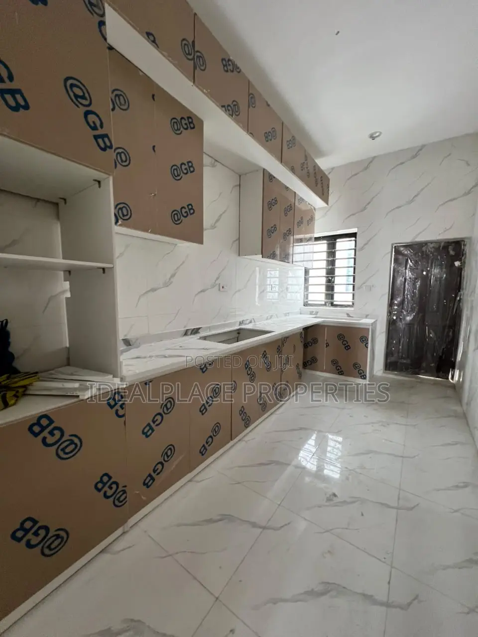 4bdrm Townhouse/Terrace in Ikota for sale