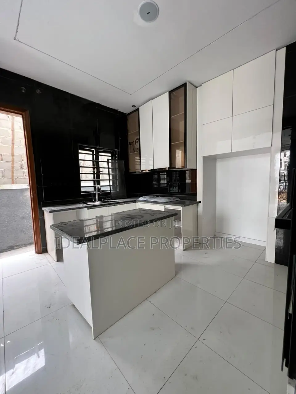 4bdrm Duplex in Ikota for sale