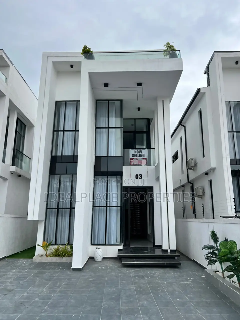 5bdrm Duplex in Ikota for sale