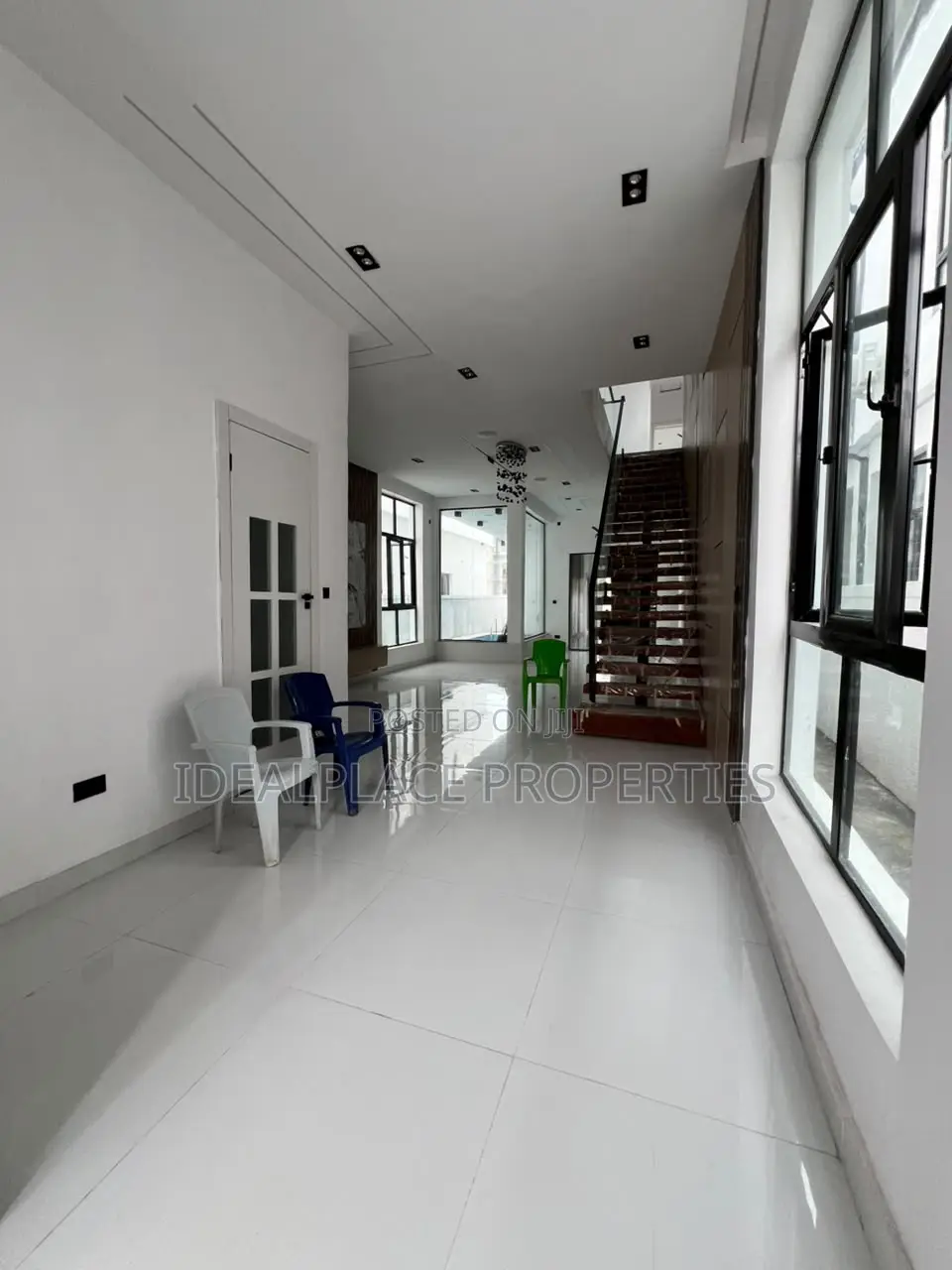 5bdrm Duplex in Ikota for sale