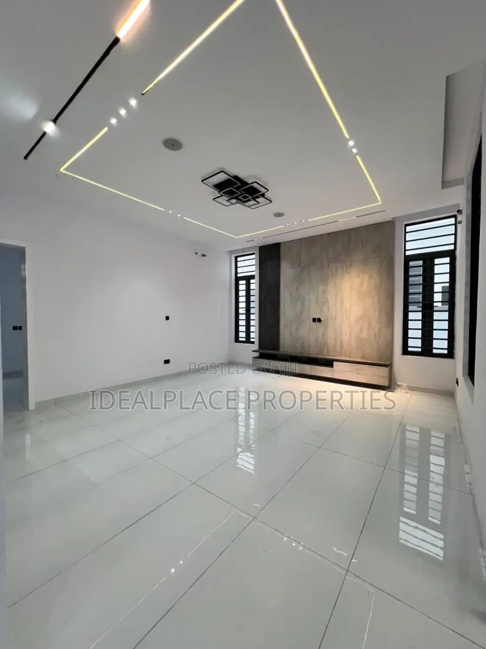 4bdrm Duplex in Ikota for sale