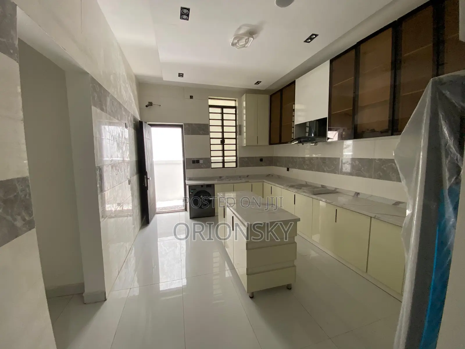 5bdrm Duplex in Lekki Phase 1 for sale