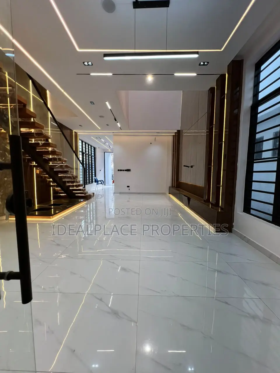 5bdrm Duplex in Ikota for sale