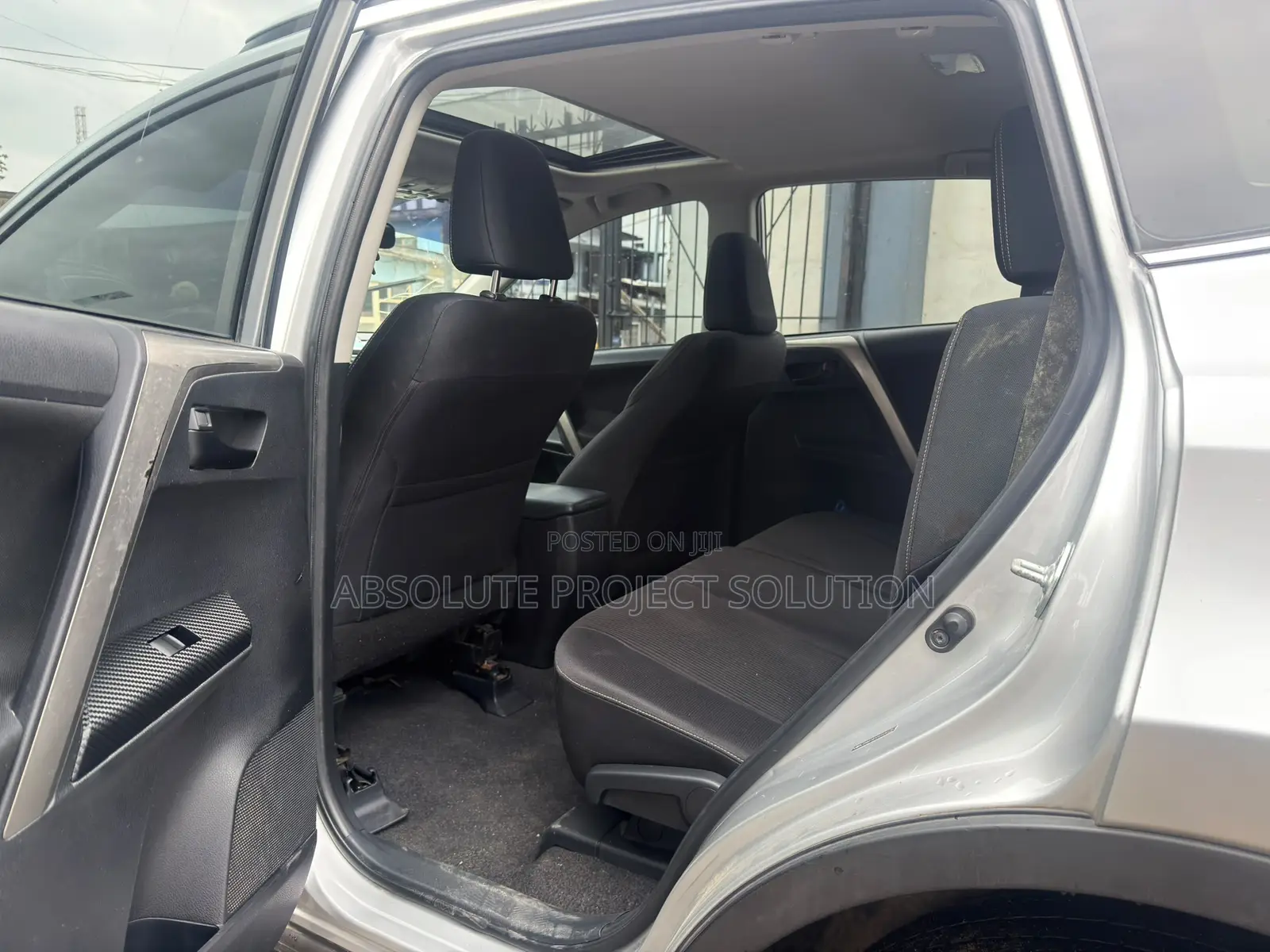 Toyota RAV4 XLE 4dr SUV AWD (2.5L 4cyl 6A) 2015 Silver