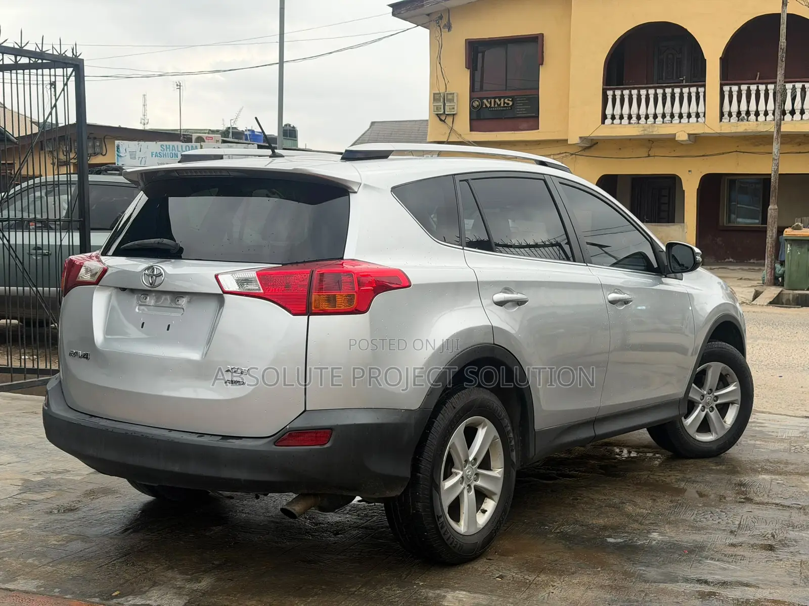 Toyota RAV4 XLE 4dr SUV AWD (2.5L 4cyl 6A) 2015 Silver