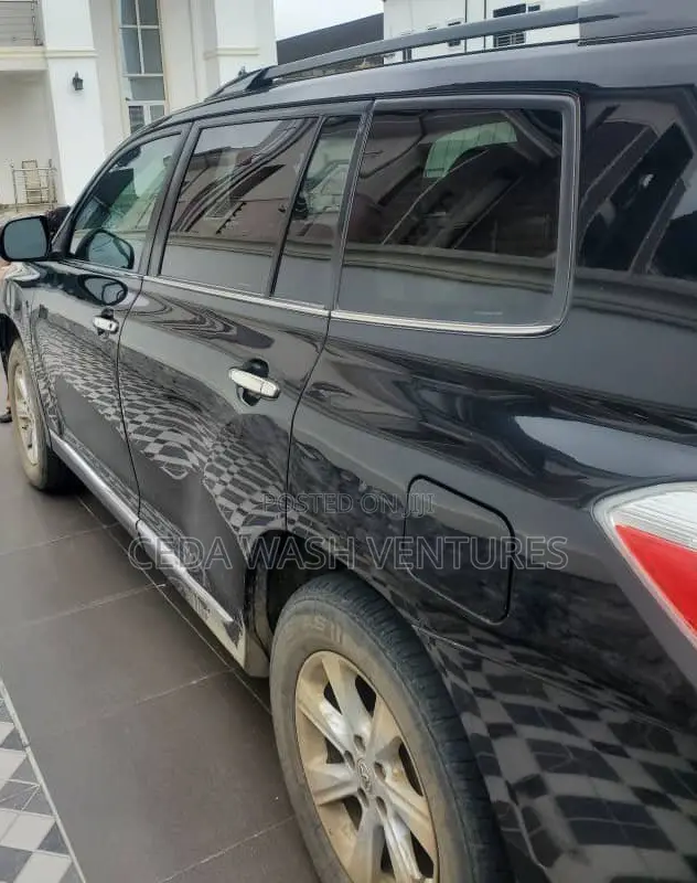 Toyota Highlander Plus 3.5L 4WD 2013 Green