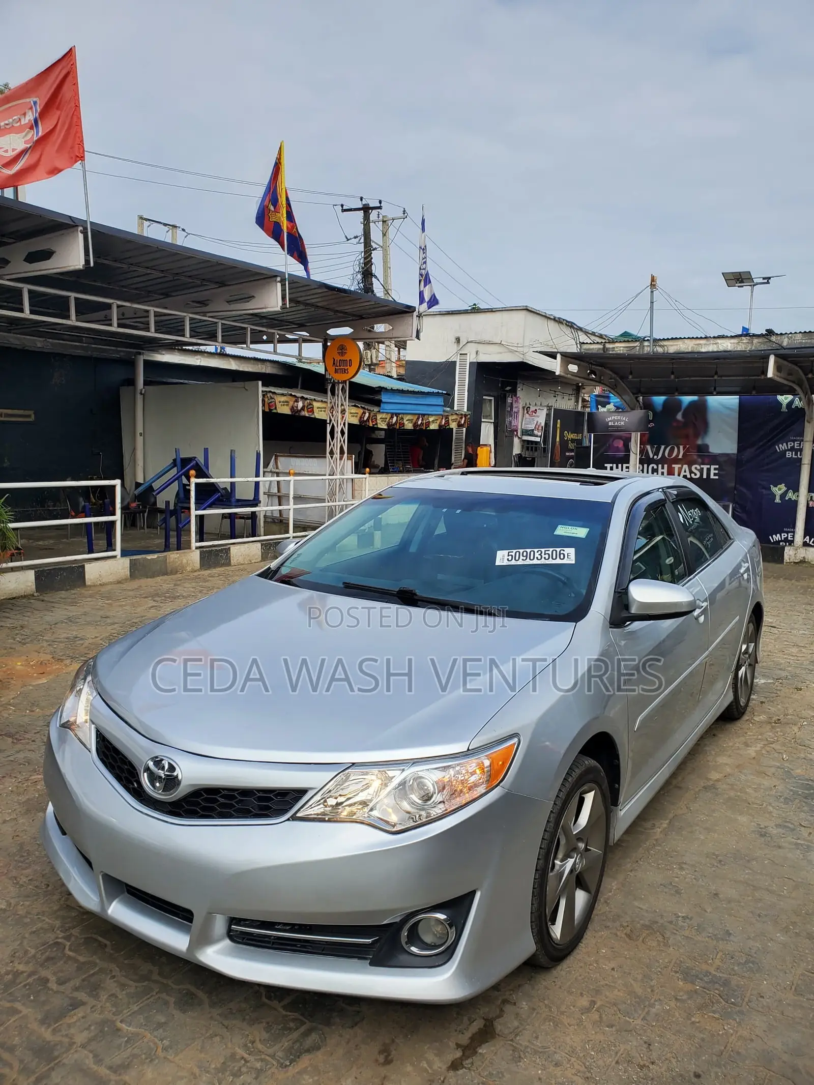 Toyota Camry SE 4dr Sedan w/Prod. End 11/13 (3.5L 6cyl 6A) 2014 Silver