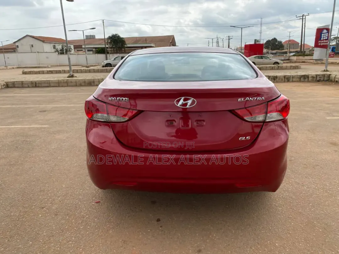 Hyundai Elantra 2013 Red