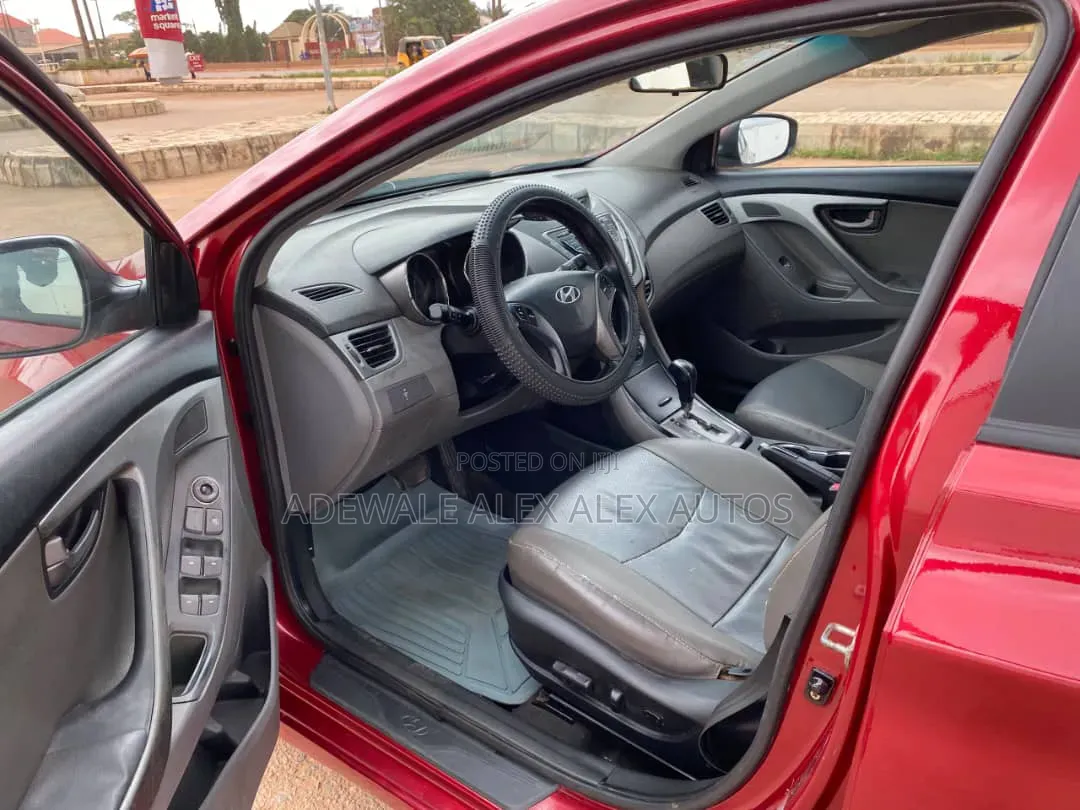 Hyundai Elantra 2013 Red