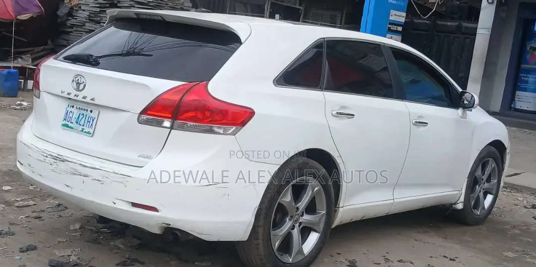 Toyota Venza 2011 White