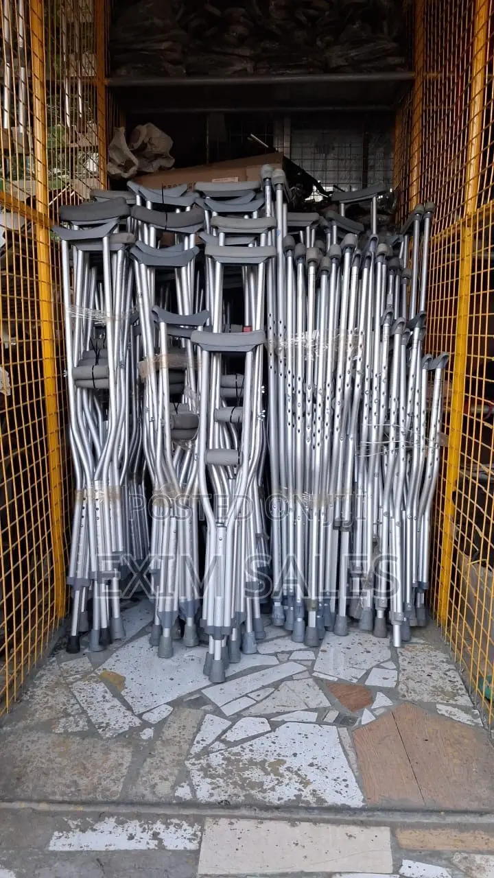 US Quality Adjustable Underarm Crutches.