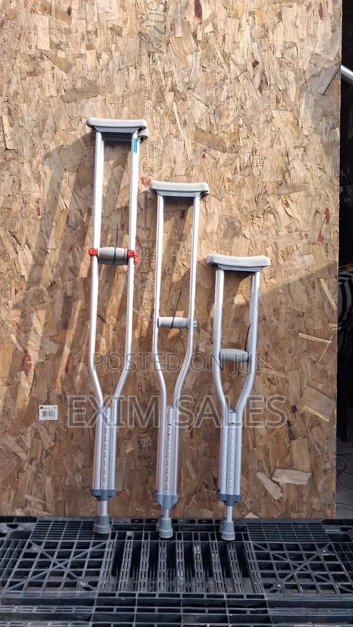 US Quality Adjustable Underarm Crutches.