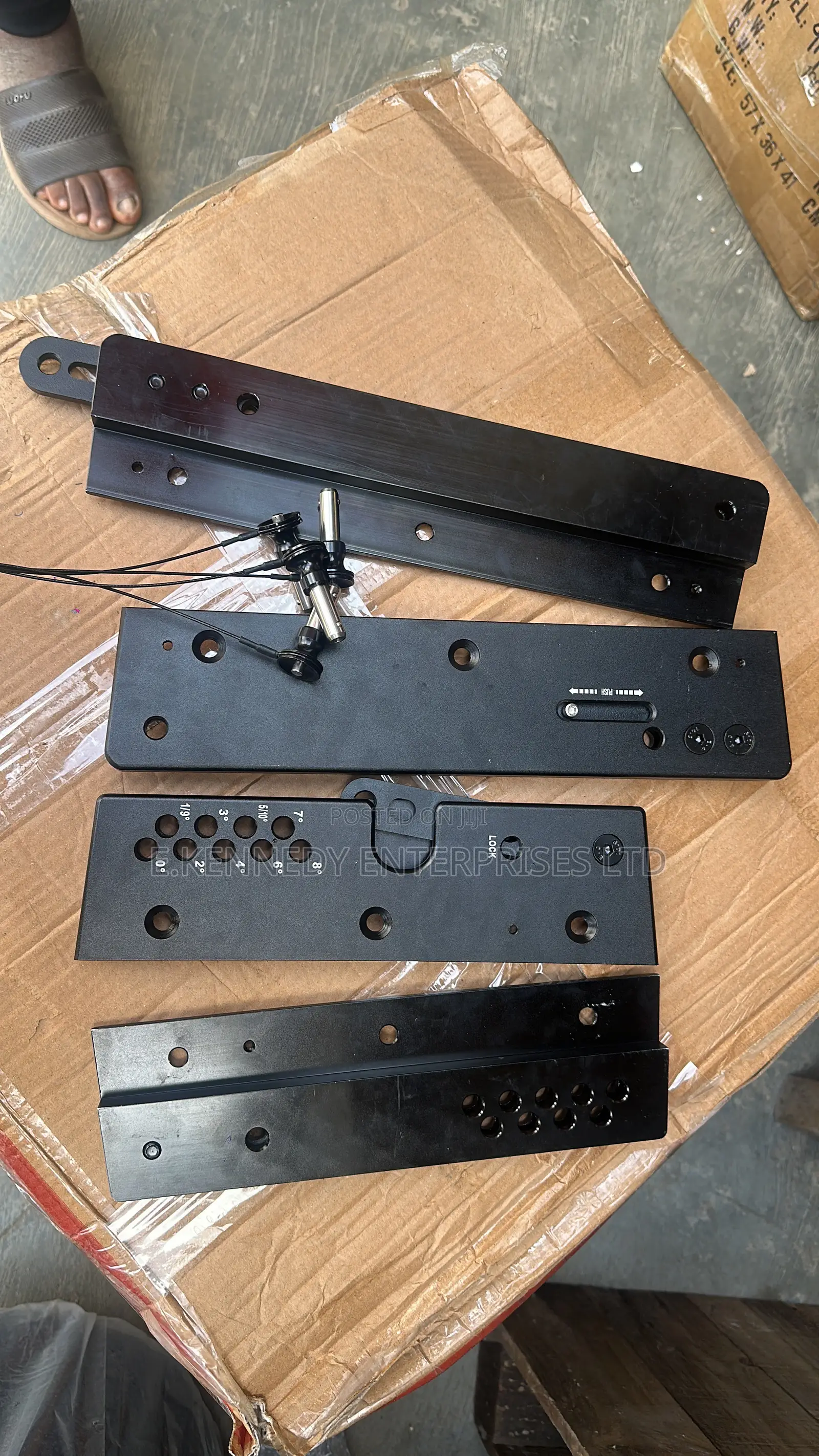 Standard 12 Inch Line Array Speaker Bracket (4 Pins)