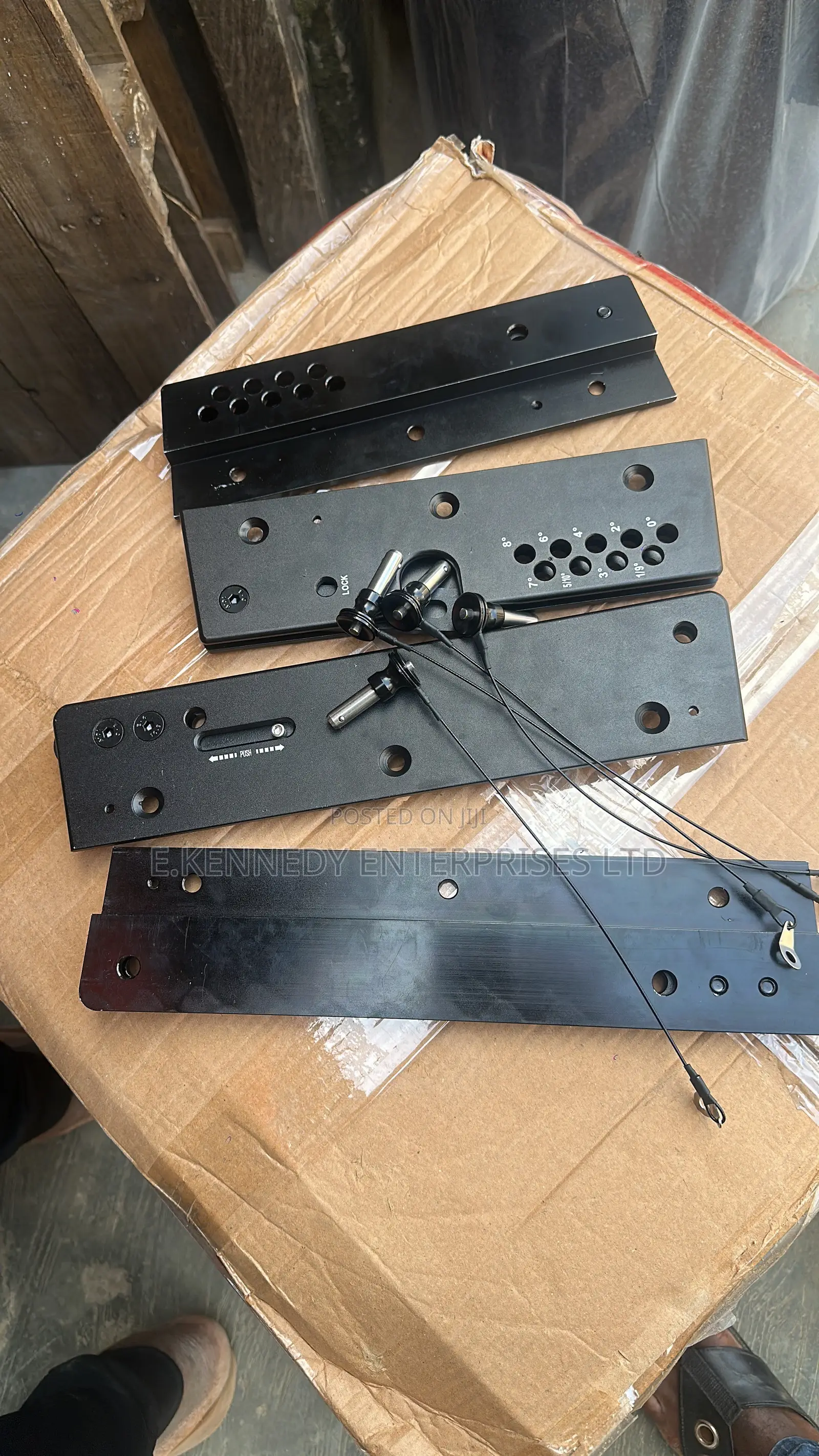 Standard 12 Inch Line Array Speaker Bracket (4 Pins)