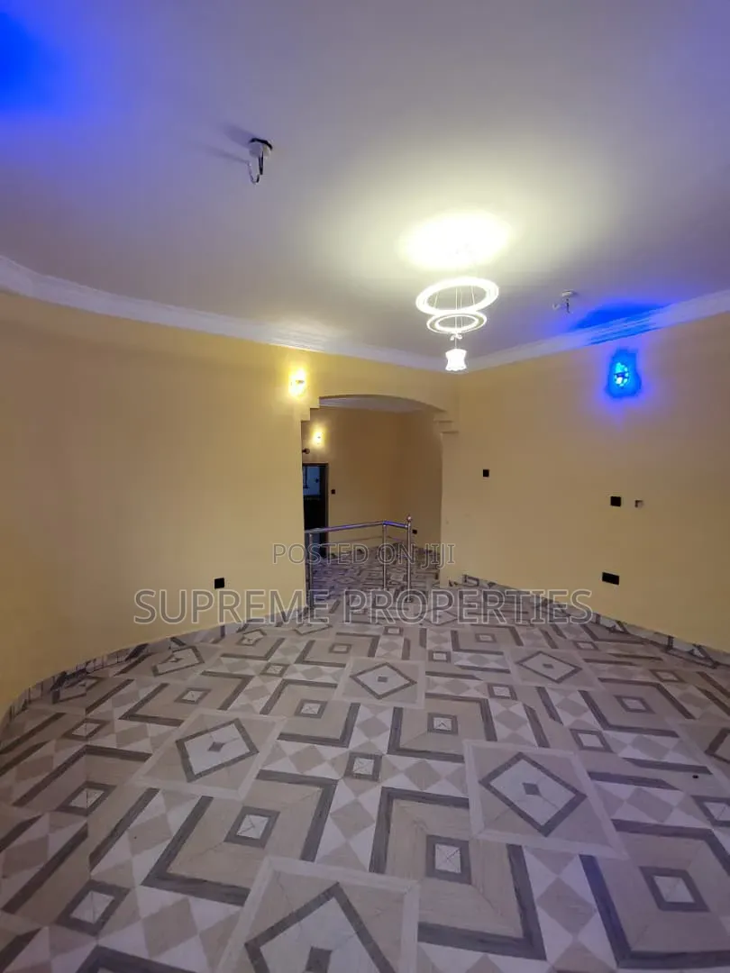 5bdrm Duplex in Kolapo Ishola Gra, Ibadan for rent