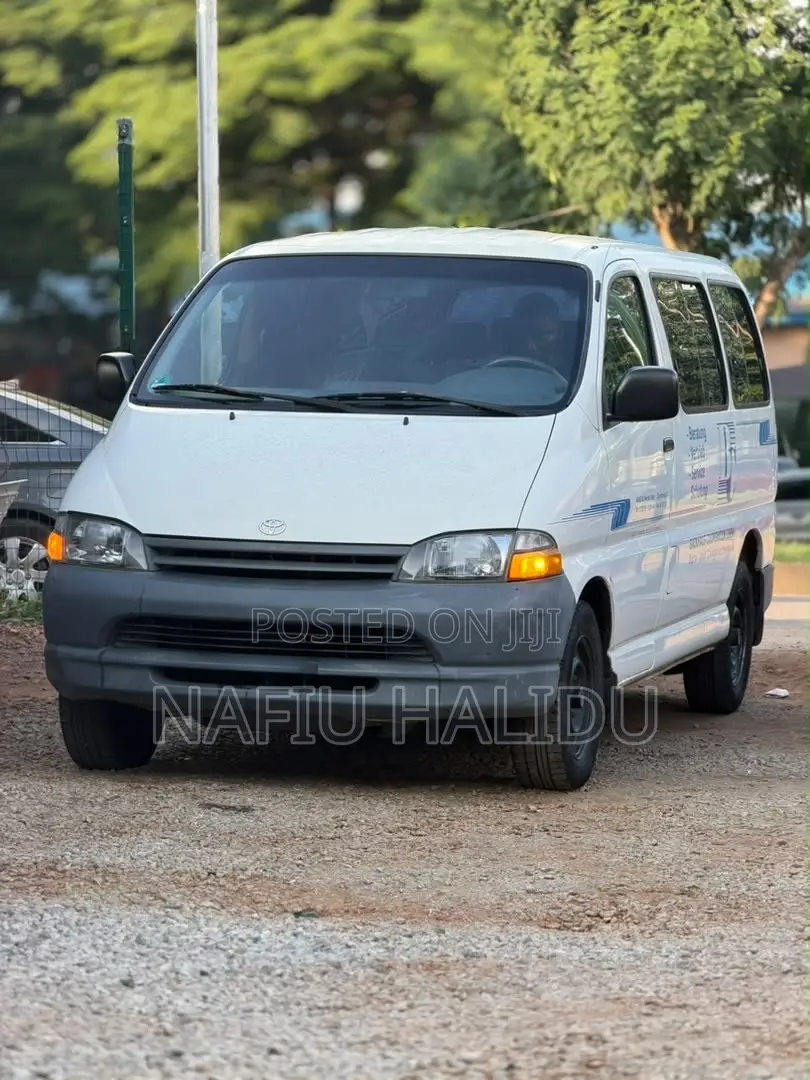Toyota Grand HiAce 2002 White