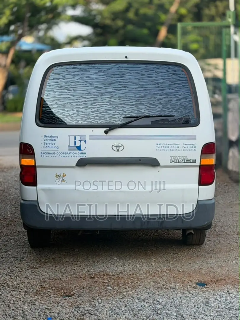 Toyota Grand HiAce 2002 White