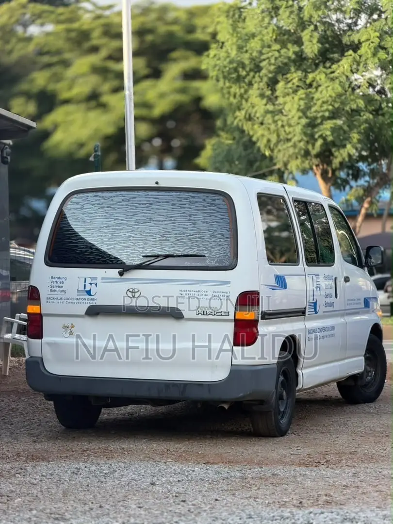 Toyota Grand HiAce 2002 White
