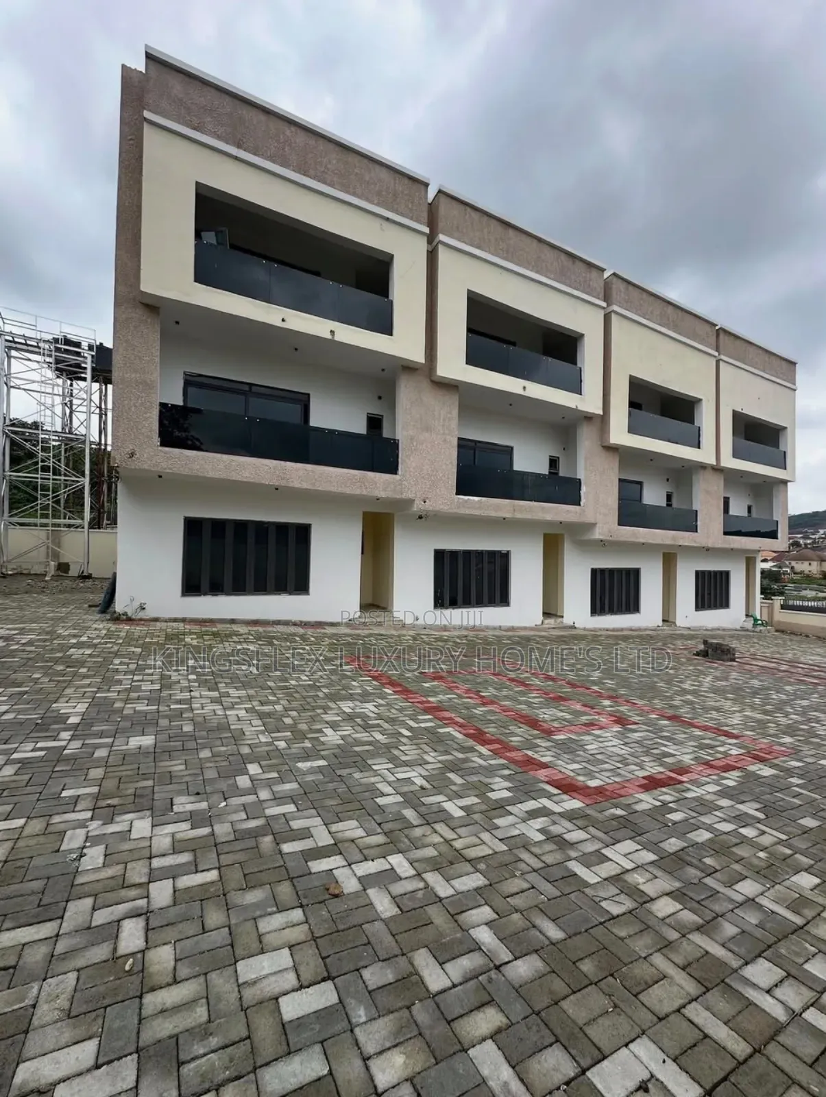 4bdrm Townhouse/Terrace in Estate, Apo Resettlement for sale