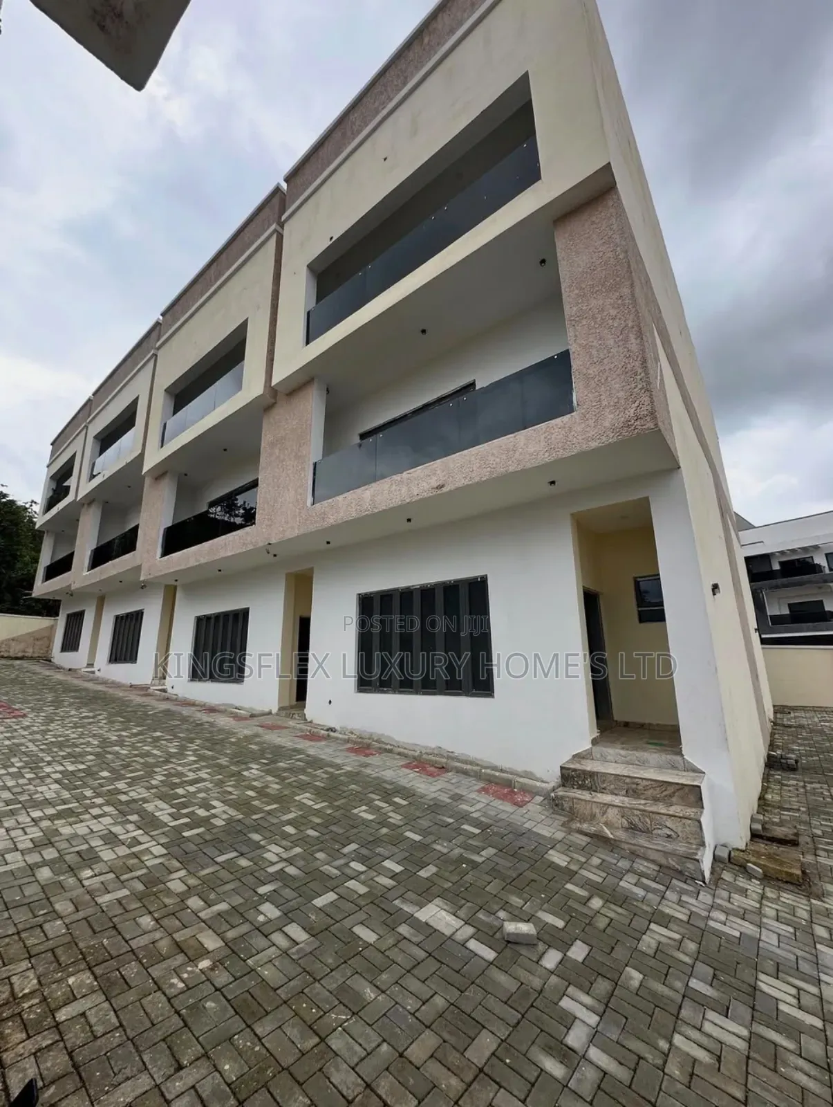4bdrm Townhouse/Terrace in Estate, Apo Resettlement for sale