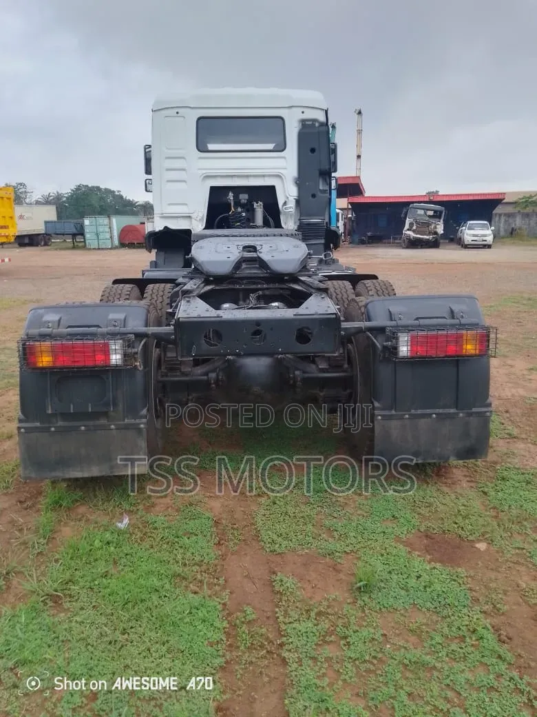 Shacman Tractor