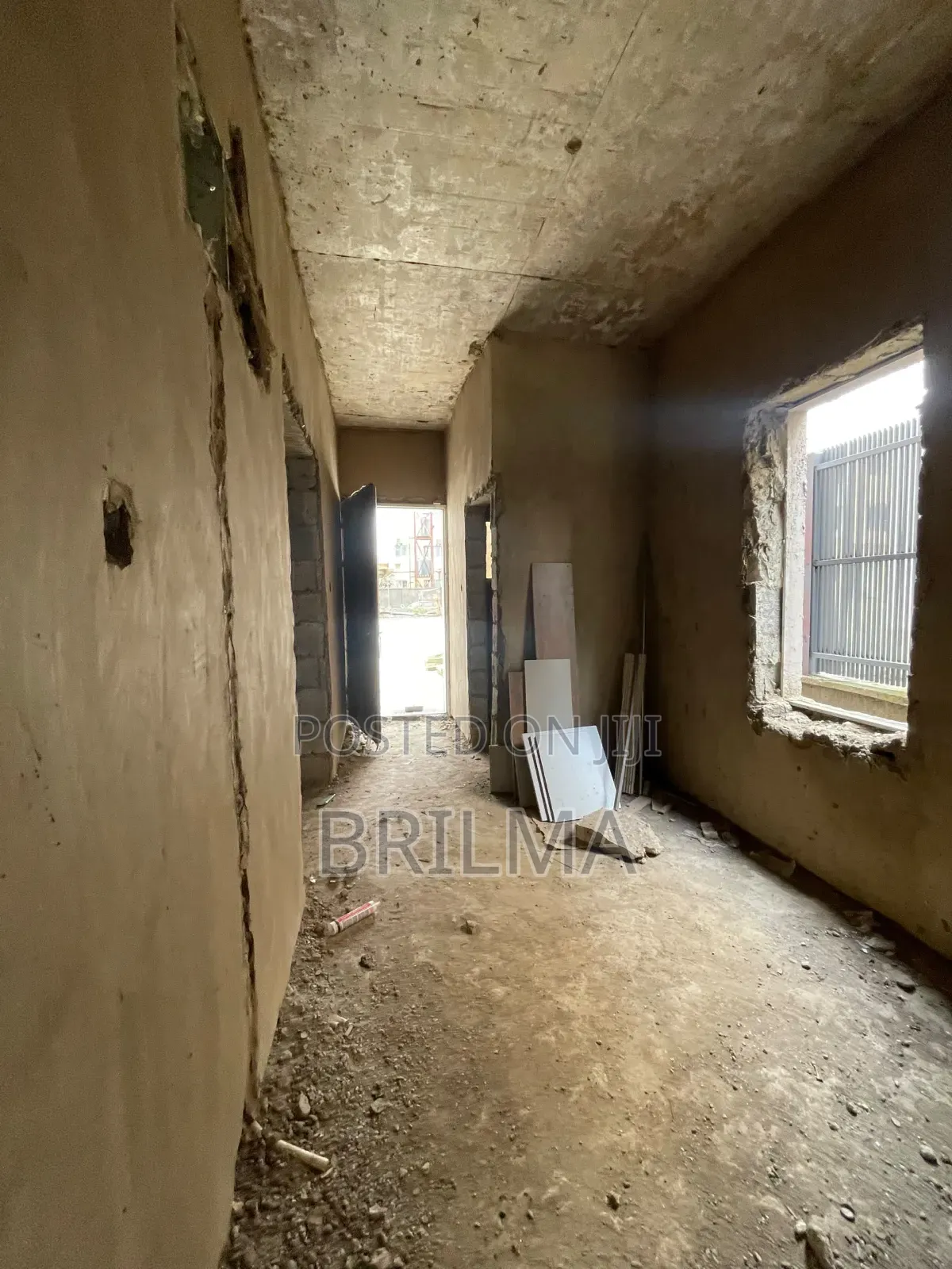 4bdrm Duplex in Gaduwa for sale