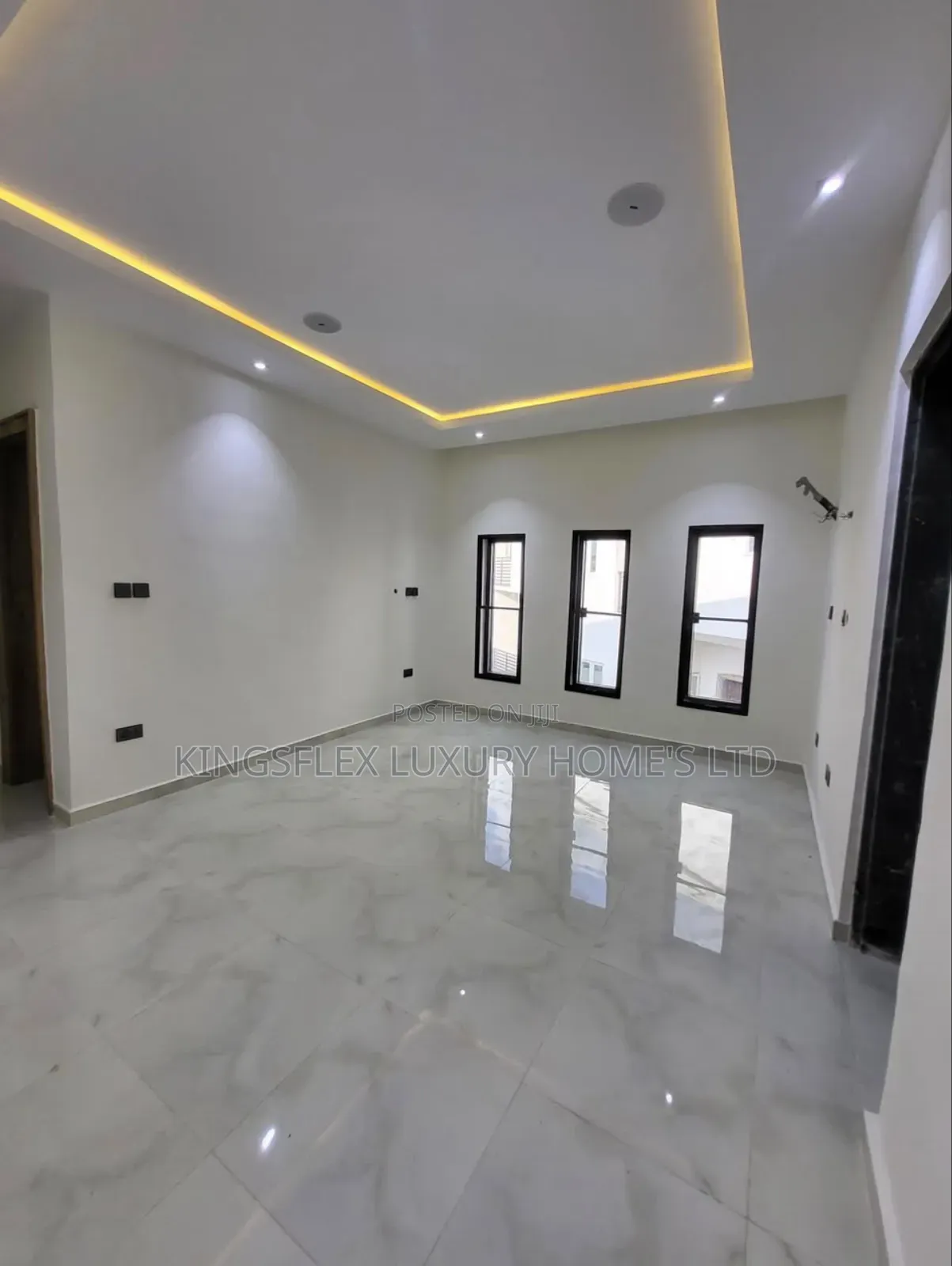 4bdrm Townhouse/Terrace in Estate, Guzape District for sale