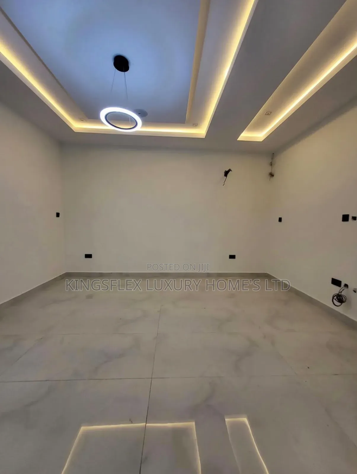 4bdrm Townhouse/Terrace in Estate, Guzape District for sale