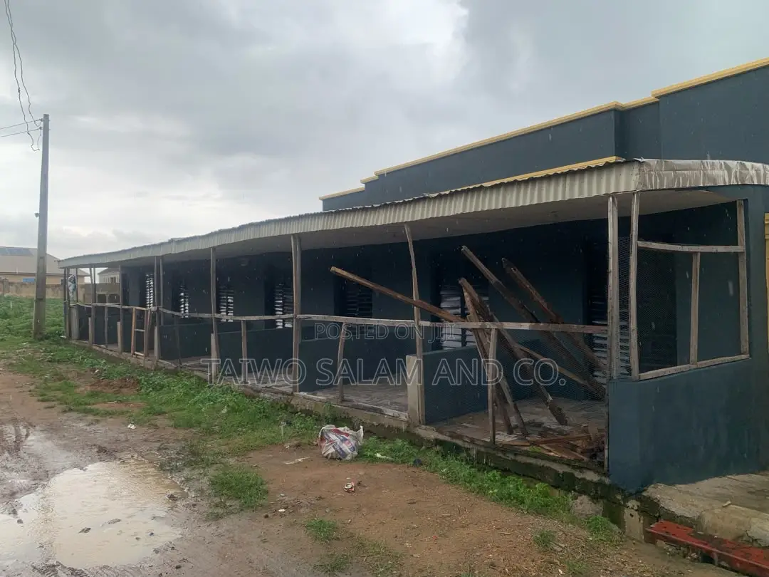 8 Units of Shops