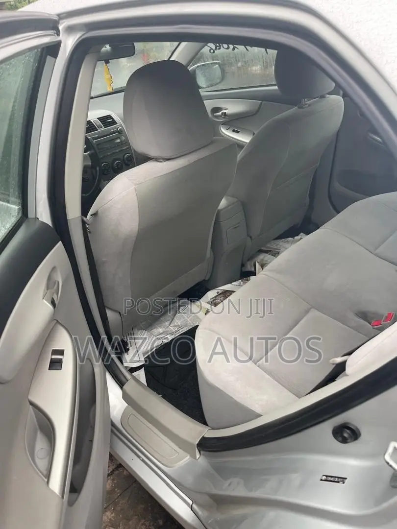 Toyota Corolla 2012 Silver