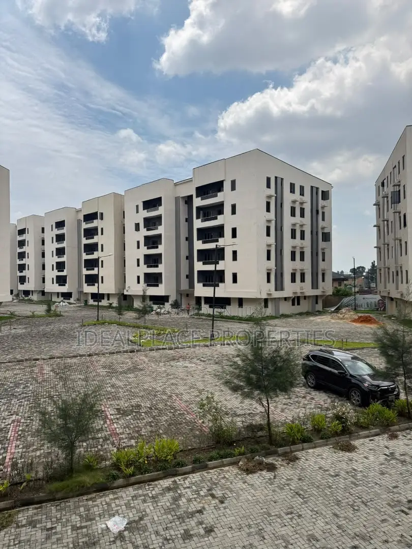2bdrm Apartment in Surulere for sale
