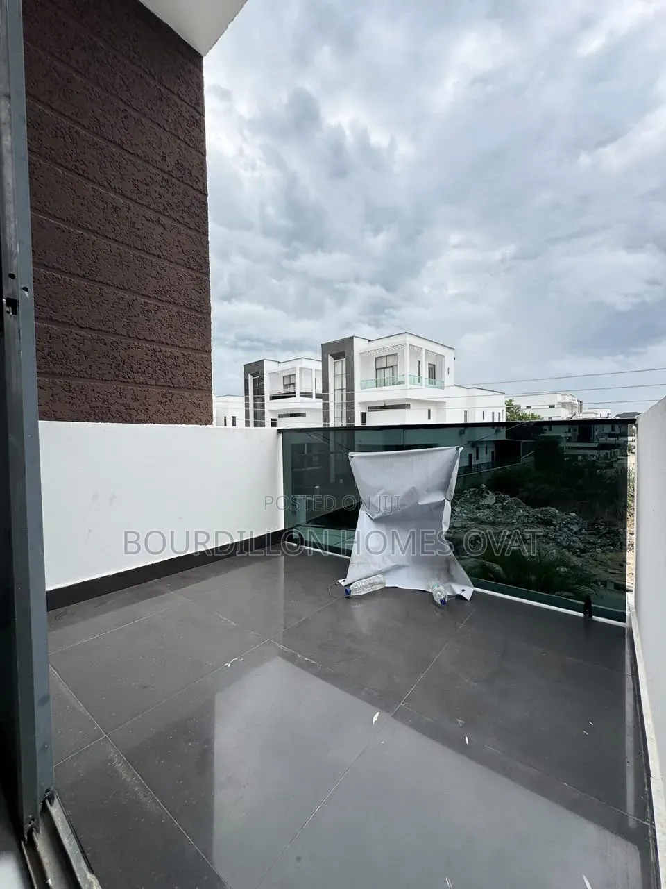 5bdrm Duplex in Megamound Estate for sale