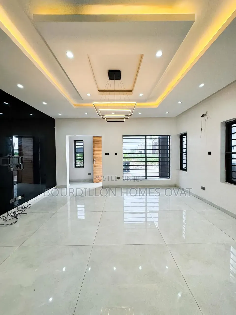 5bdrm Duplex in Megamound Estate for sale