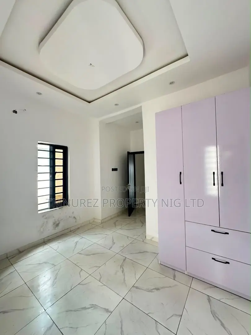 3bdrm Apartment in Gbagada for sale