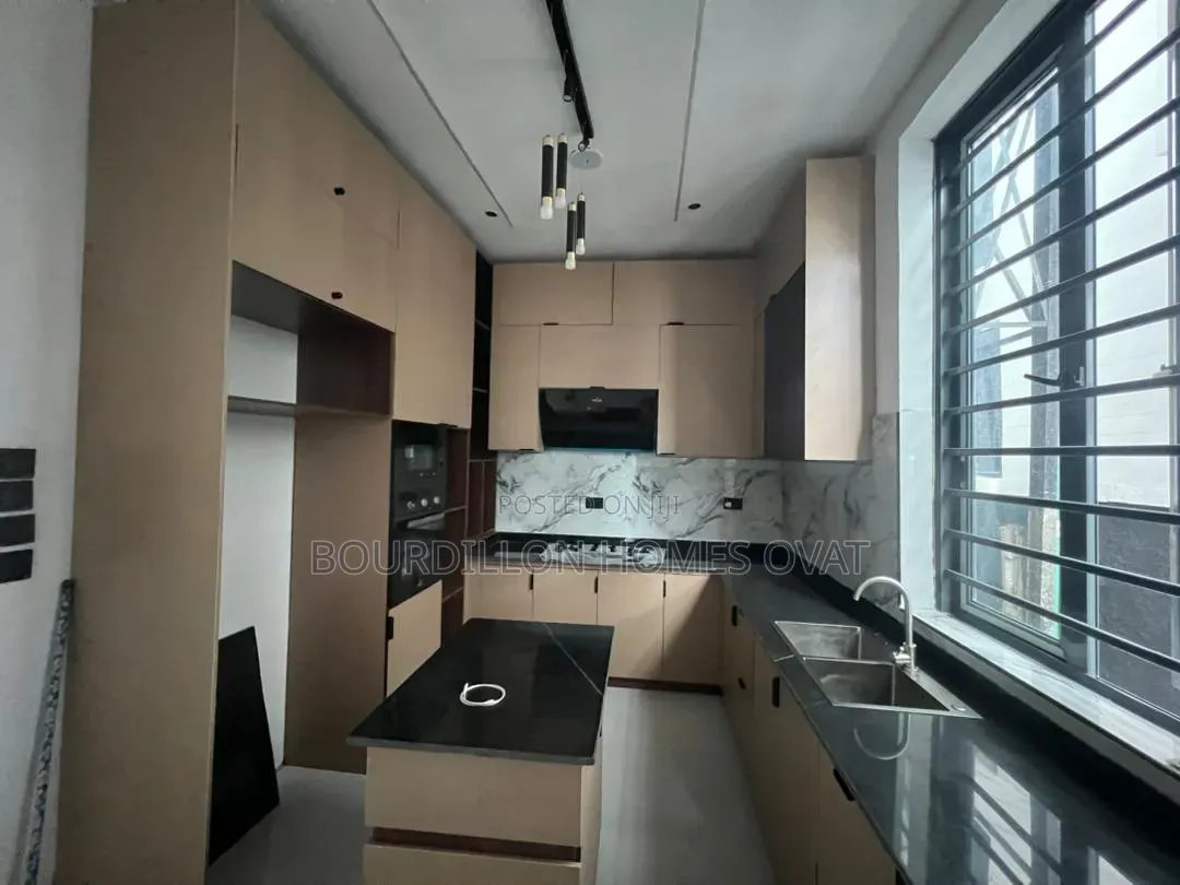 4bdrm Duplex in Lekki Palm City for sale