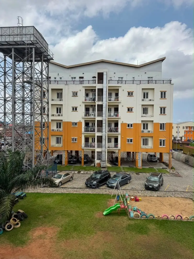 3bdrm Apartment in Yaba for sale