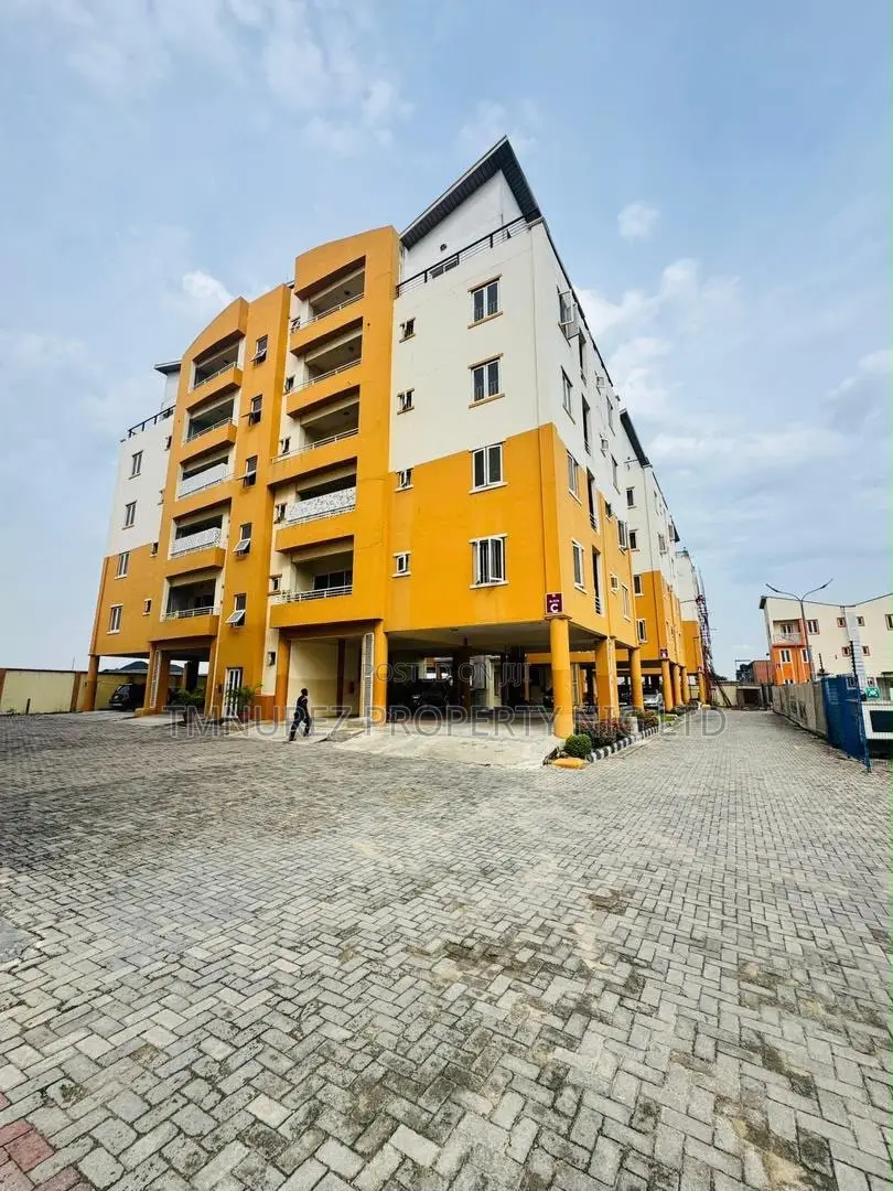 3bdrm Apartment in Yaba for sale