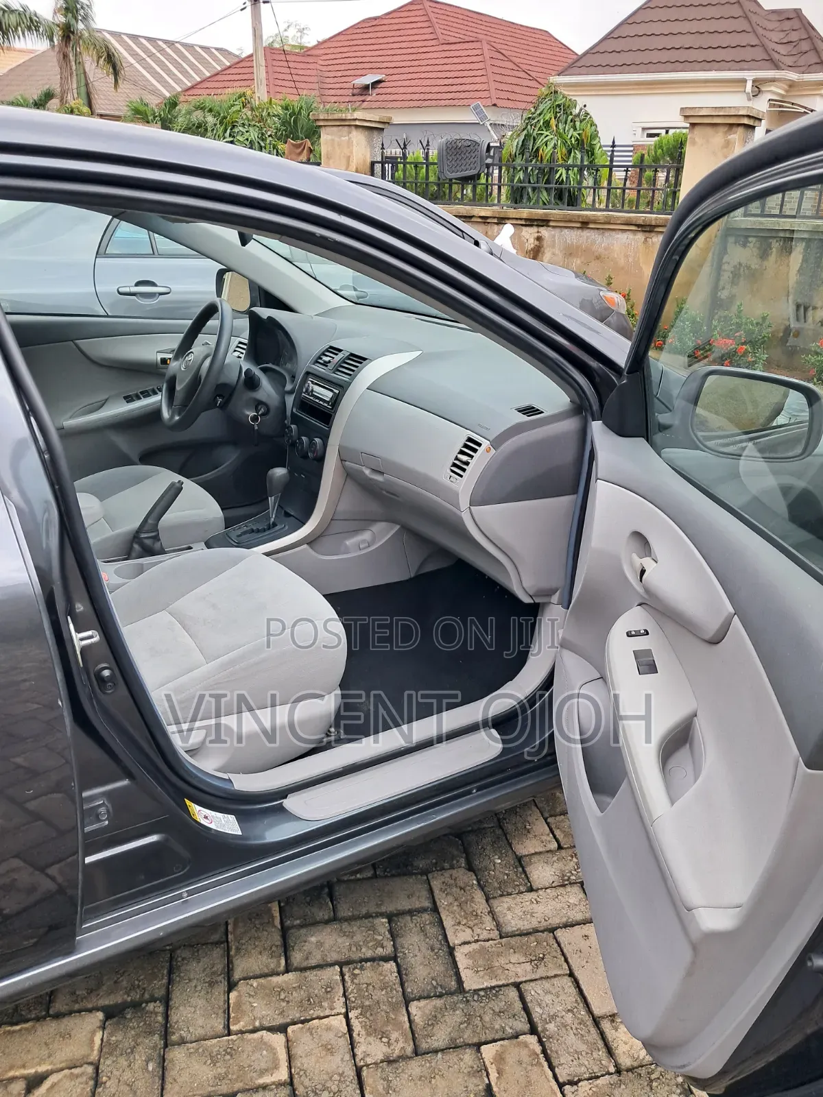 Toyota Corolla LE 4dr Sedan (1.8L 4 cyl 4A) 2009 Gray