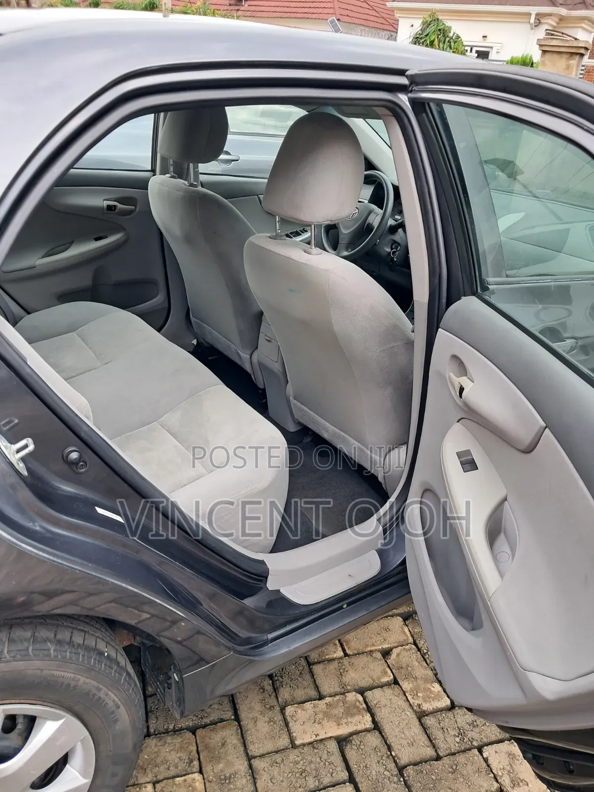Toyota Corolla LE 4dr Sedan (1.8L 4 cyl 4A) 2009 Gray