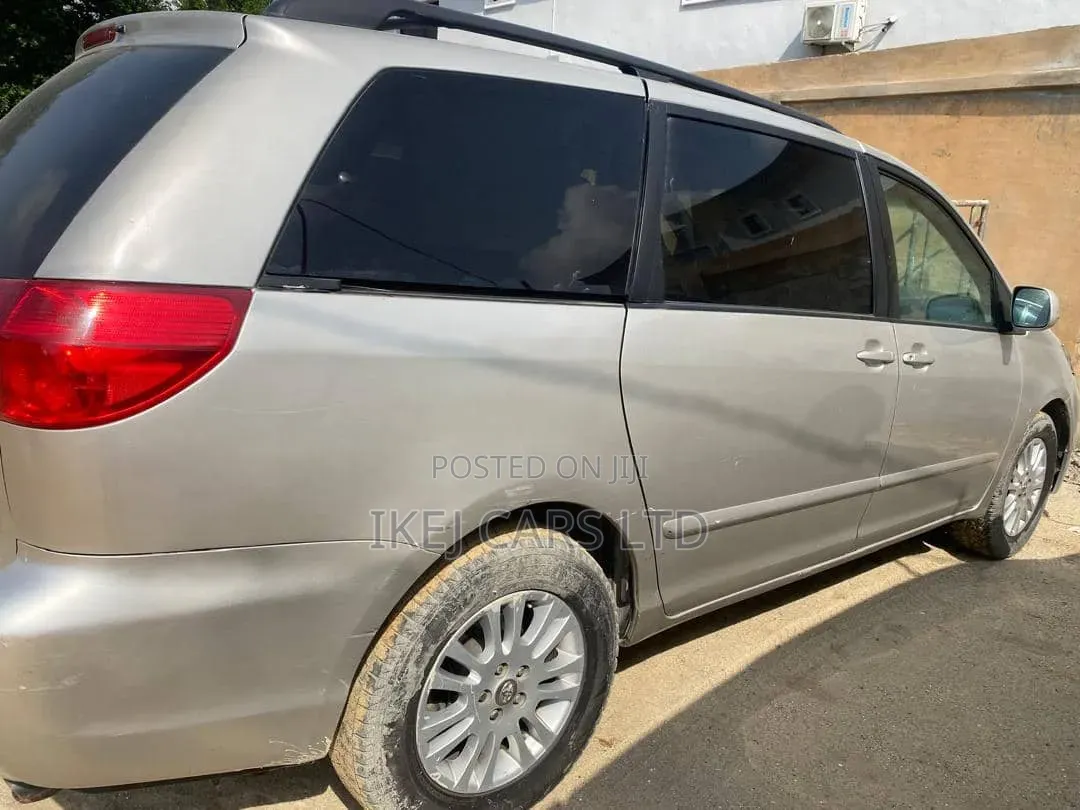 Toyota Sienna 2008 Gold