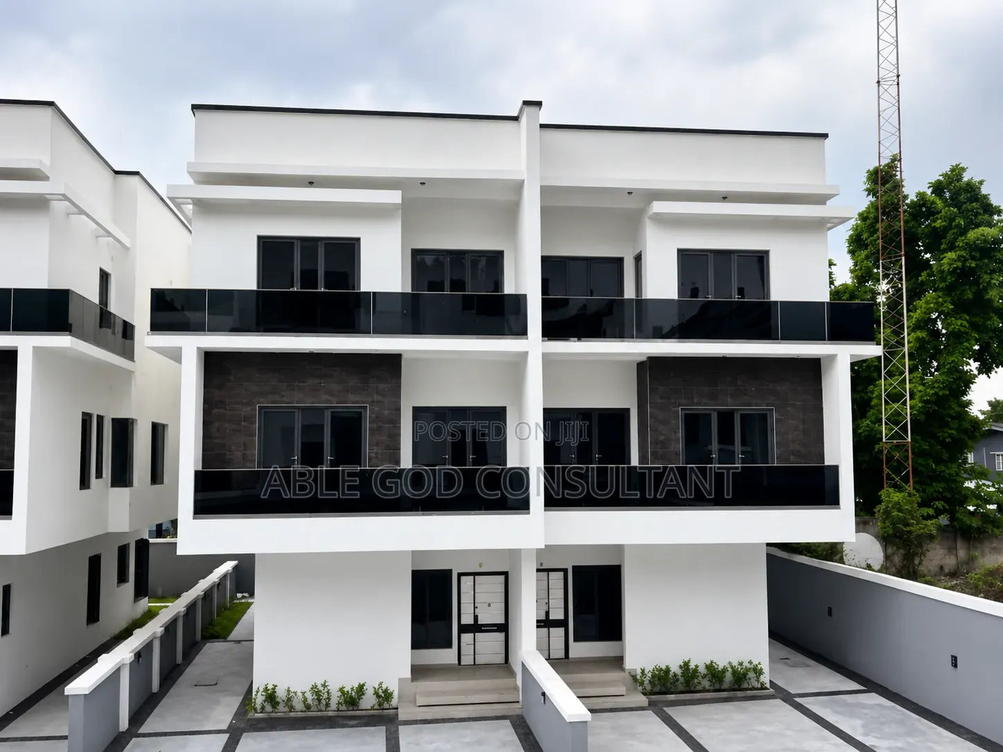Furnished 5bdrm Duplex in Gra for sale