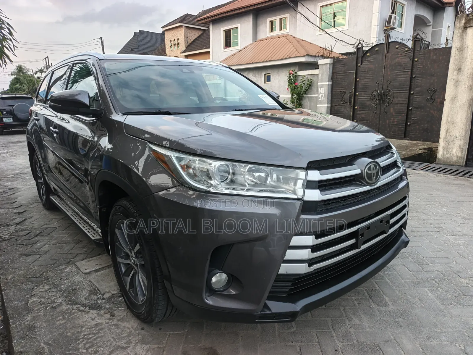 Toyota Highlander XLE 4x4 V6 (3.5L 6cyl 8A) 2017 Brown